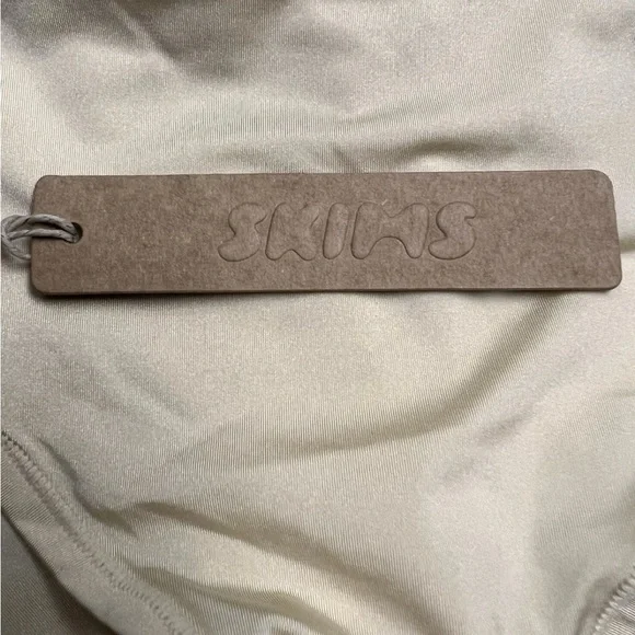 SKIMS WOMENS SIZE M EVERYDAY BRIEF SAND SMOOTHING FIT & FEEL PANTIES NEW TAGS - Picture 8 of 14